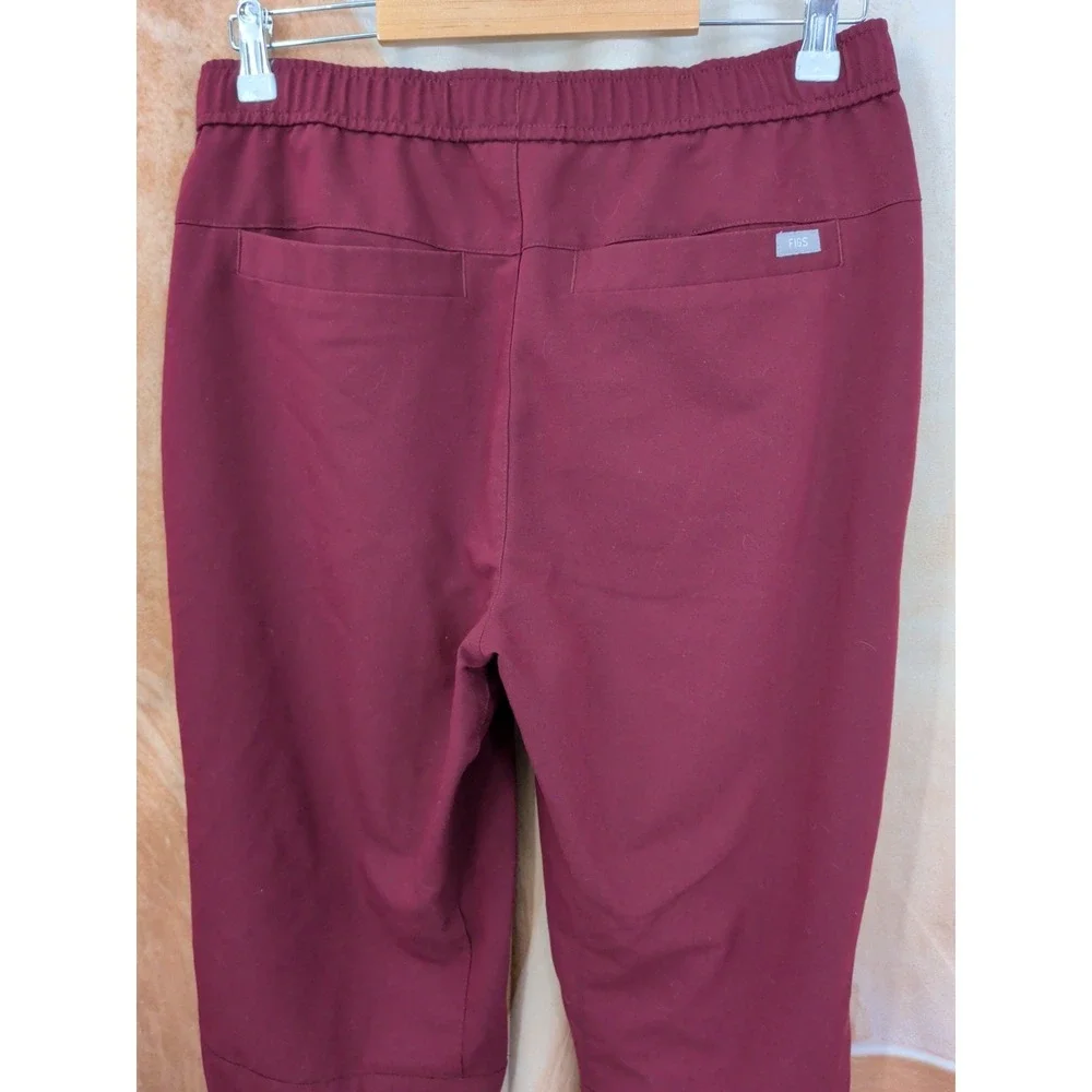 Figs Tansen Jogger Scrub Pants in Burgundy